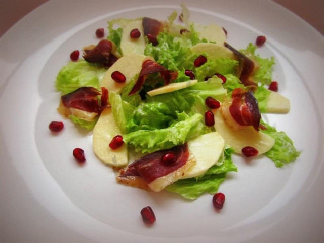 Салат з яблуком і в'яленої качиної грудкою рецепт з фото покроково 