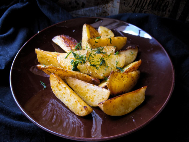 Смажена картопля з часником на сковороді по - селянськи рецепт з фото