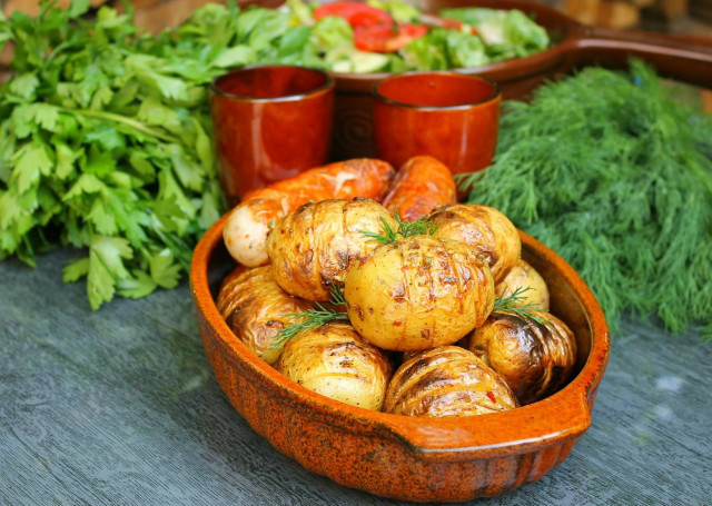Картопля на мангалі на шампурах рецепт з фото покроково і відео 