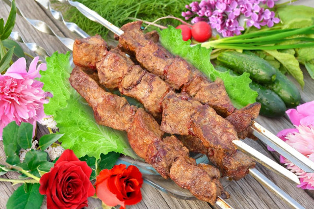 Шашлик з печінки яловичини на мангалі рецепт з фото 