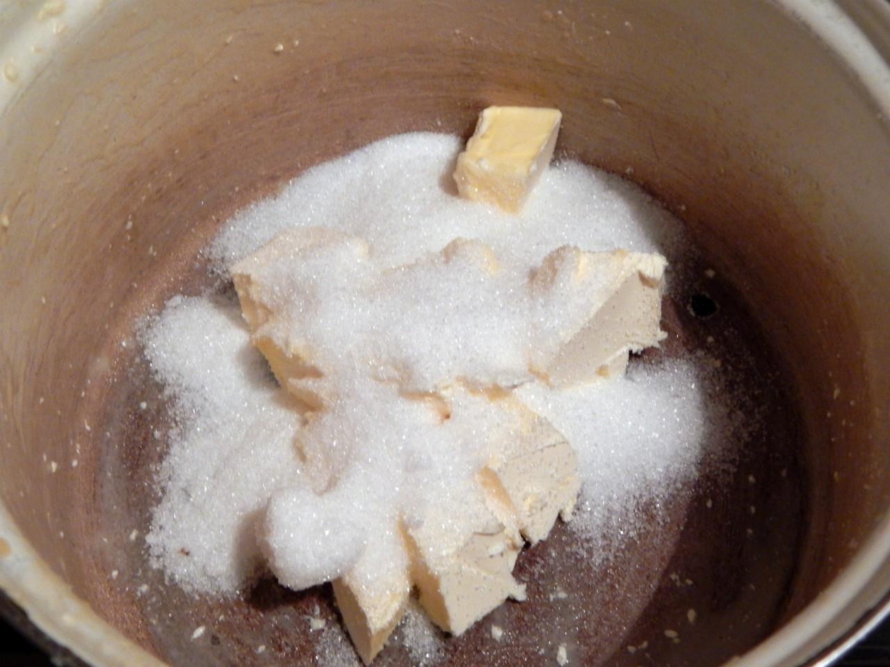 Сливочное масло в мультиварке. Смешать муку и сахар. В масло сливочное сахар муку. Масло и сахар. Сливочное масло с сахаром.