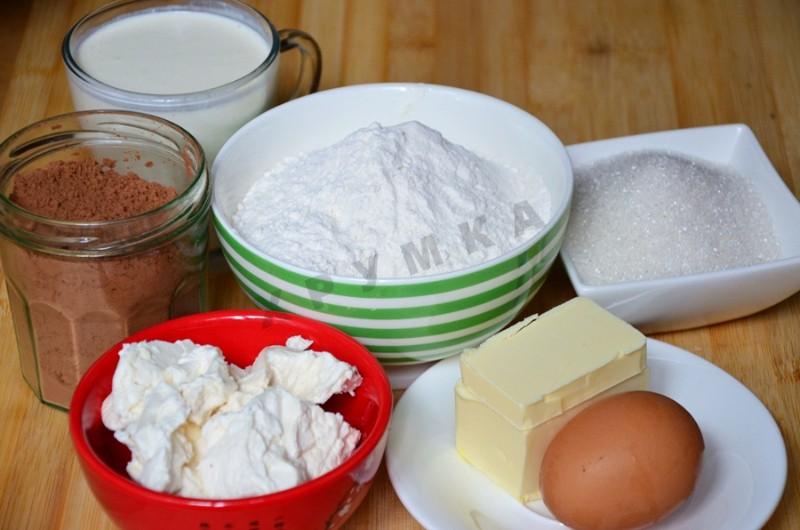 Рецепт сметана масло мука. Творог яйца мука сахар. Творожный кекс Ингредиенты. Мука сахар сливочное масло яйца. Творог с яйцом и сахаром.